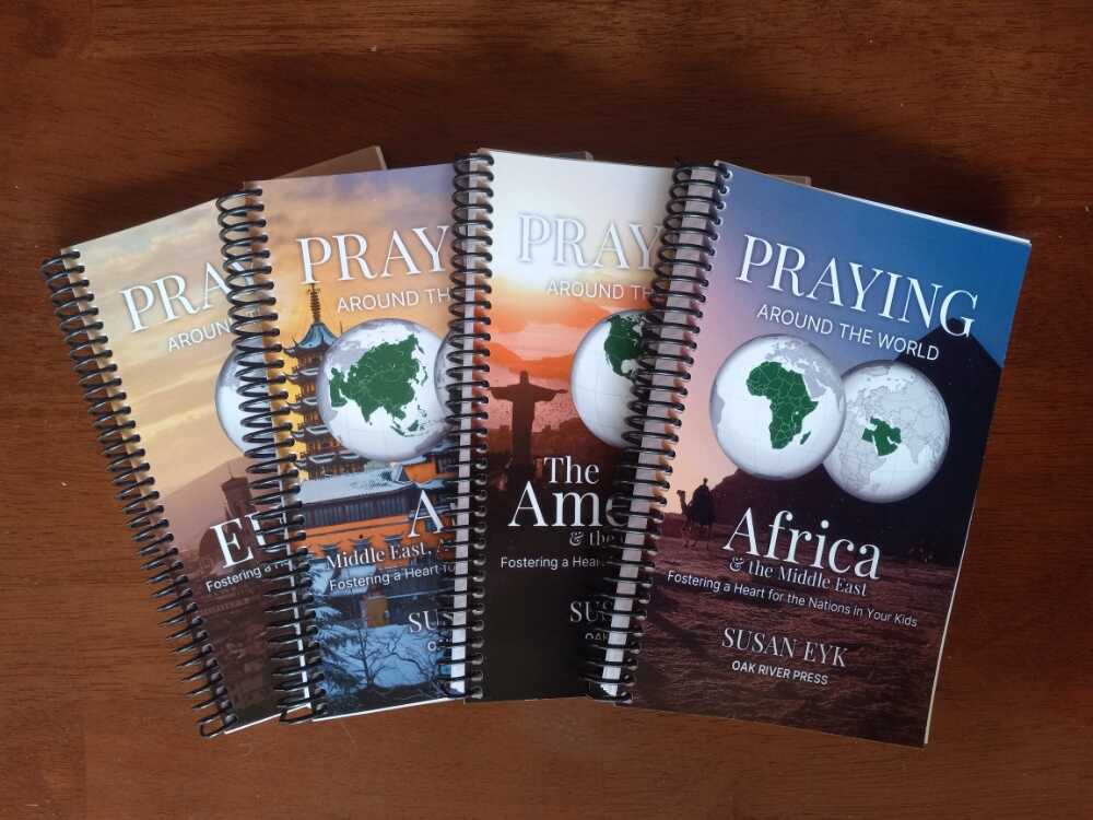 Praying Around the World: Complete Set